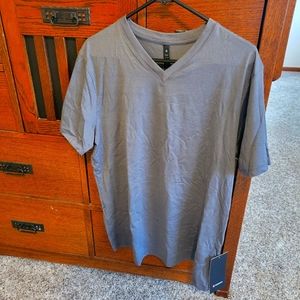 Fundamental V-neck